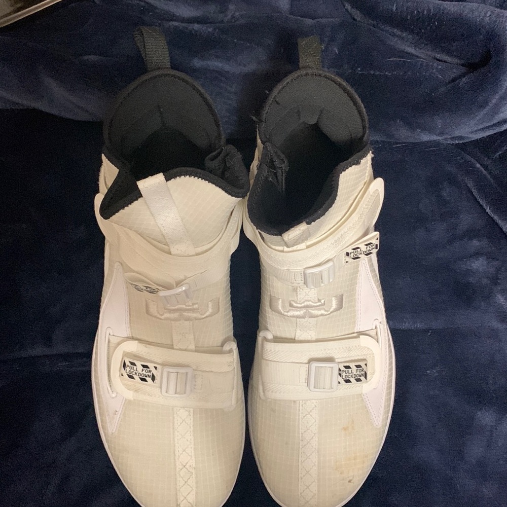 Nike LeBron Soldier 13 size 11 mens